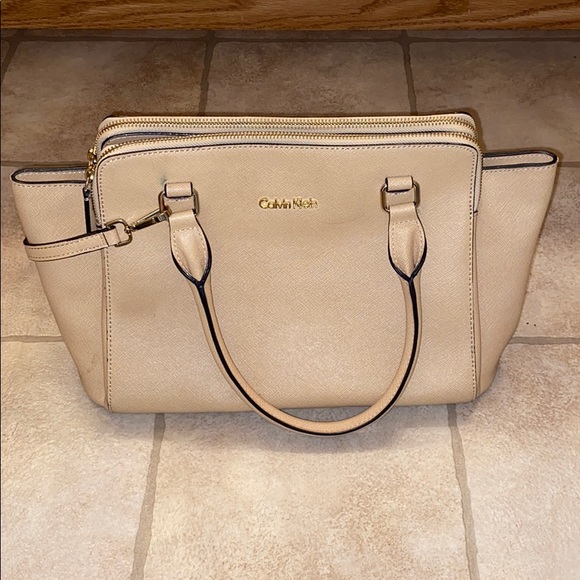 Calvin Klein Handbags - Calvin Klein purse